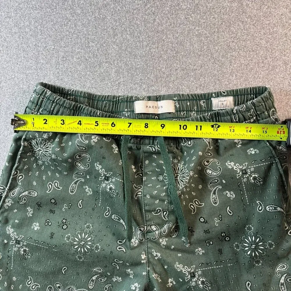 PacSun Volley Shorts Mens Small Green Paisley Bandana Drawstring Casual